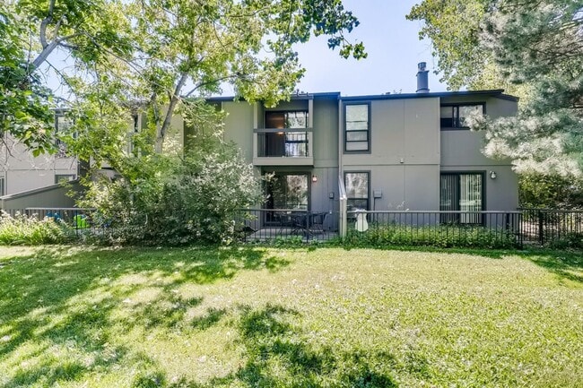 Building Photo - 2 BED/1.5 BATH Townhome in South Boulder! ...