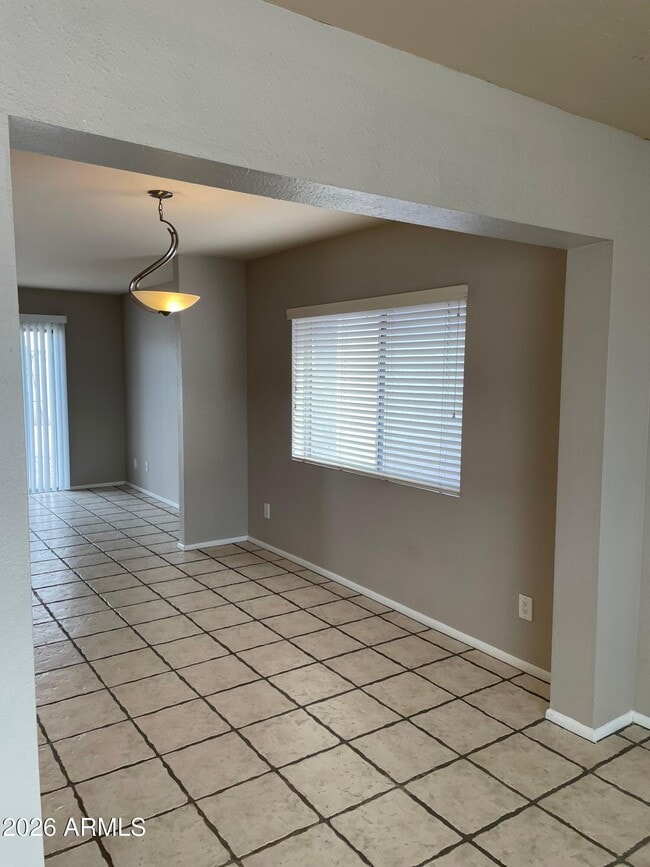 Photo - 1032 E Michelle Dr