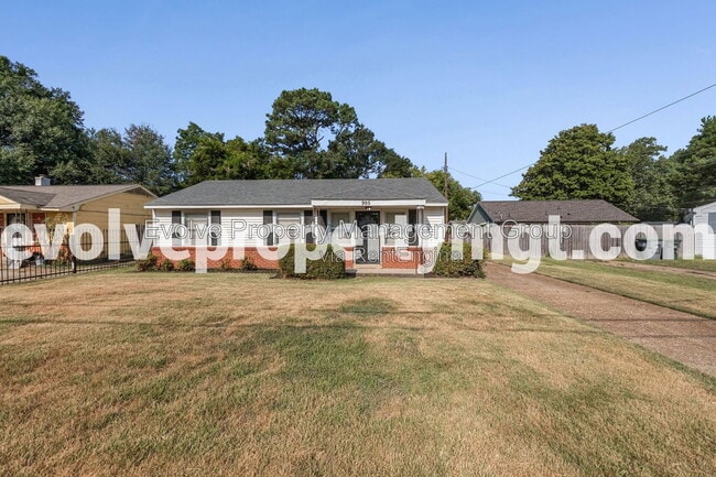 Building Photo - 995 Avon Rd