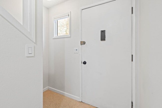 Photo - Well-maintained 2-bdrm/1-bath unit in tri-plex—On-site laundry, off-street parking, storage Unit 2732 SE Alder Street