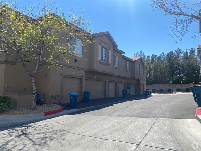 Building Photo - BEAUTIFUL CUSTOM CONDO IN DOWNTOWN SUMMERLIN