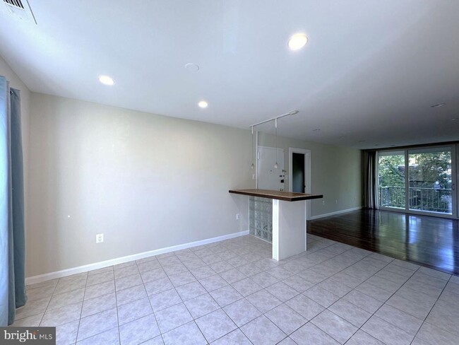 Building Photo - 3940 Bel Pre Rd Unit 3940-8