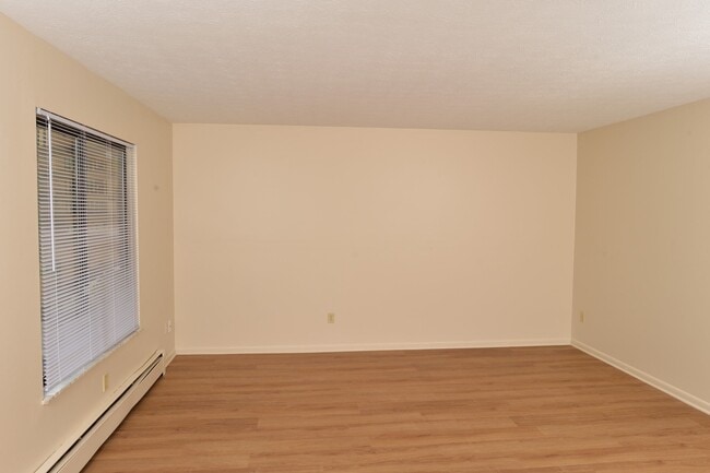Meadowbrook Lake Apartments