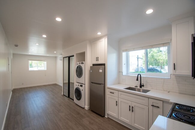 Photo - 5340 Whitsett Ave Unit 10