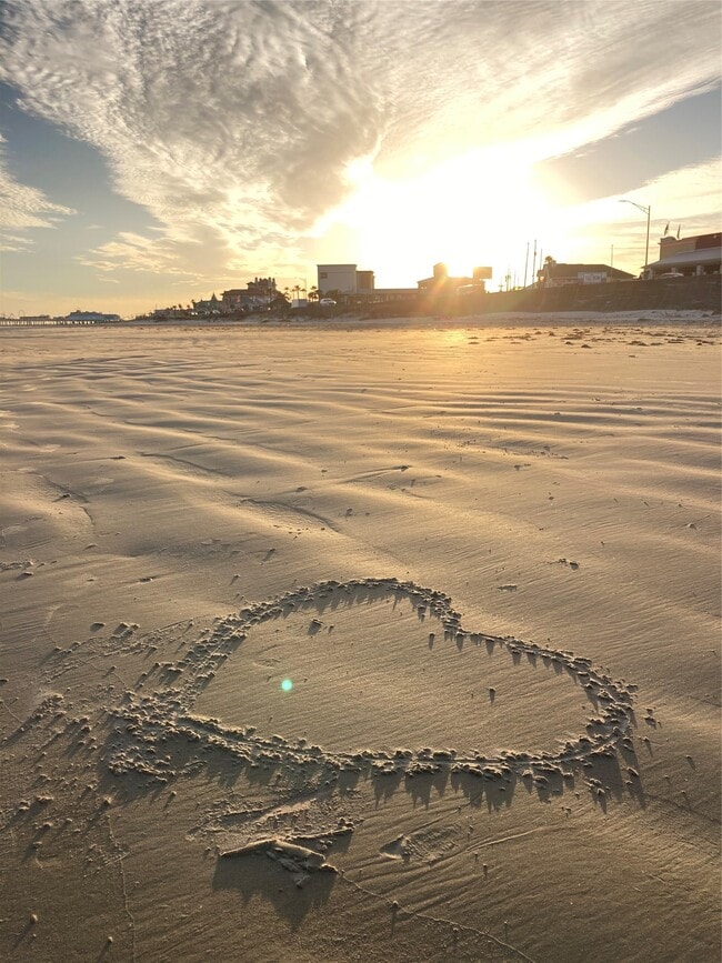 Photo - 2010 The Strand Unit 302