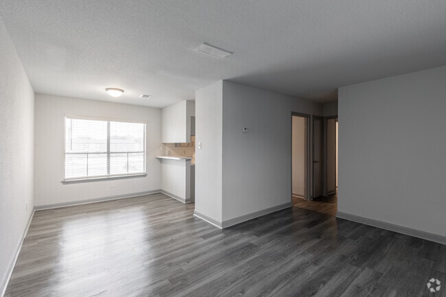 1BR, 1BA - 829 SF