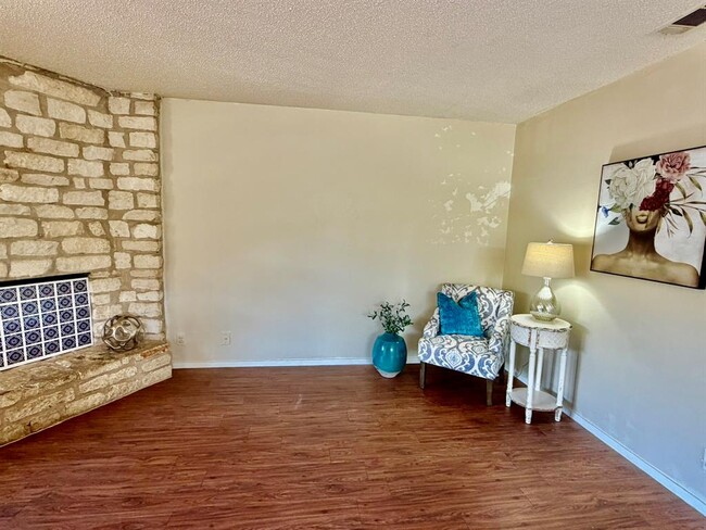 Photo - 402 Hedgewood Dr
