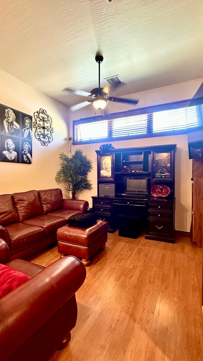 Photo - 2450 S White Mountain Rd Unidad Apt A