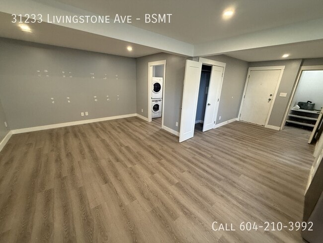 Photo - Large 1 Bed Basement Unité BSMT