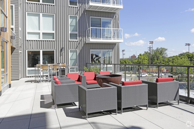 Building Photo - 7west