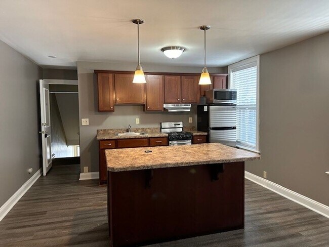 Photo - 214 Pine St Unit 2R