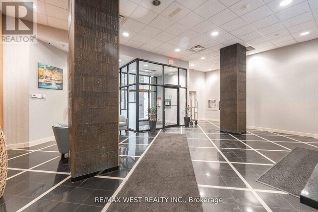 Photo - 2737 Keele St Unit 817