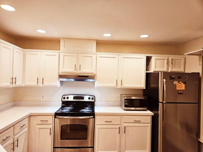Kitchen - 12024 Country Mill Dr
