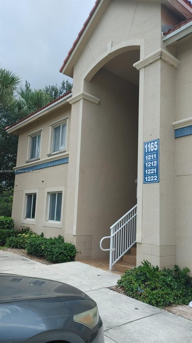 Photo - 1165 Golden Lakes Blvd Unidad 1221 Rental