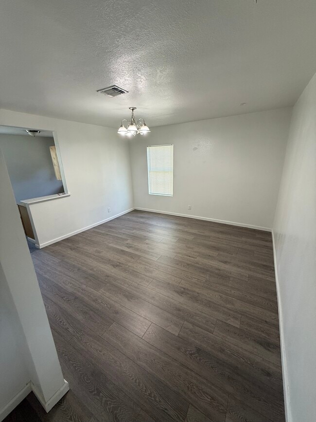 Photo - 208 Fesmire Ave