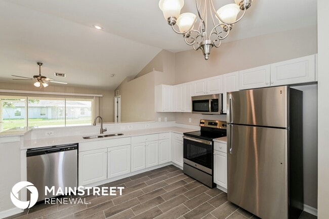 Photo - 631 NE 1st Pl