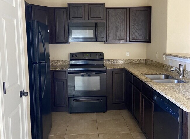 Photo - "Spacious 3-Bed Condo with Granite Countertops & 2.5 Baths in Prime San Antonio Location!" Unidad 1