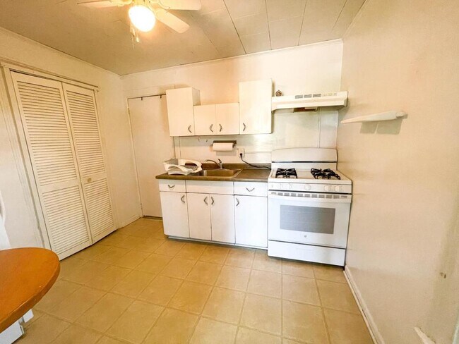 Photo - 103 E Spencer St