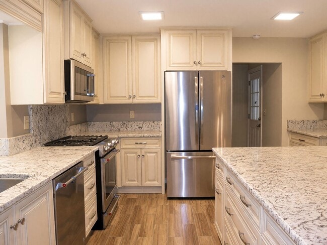 Photo - 240 Yacht Club Dr NE