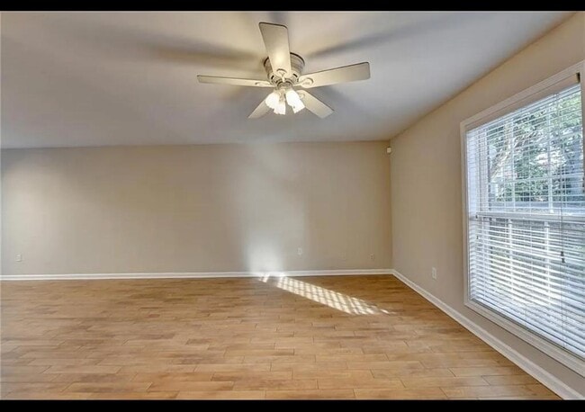 Photo - 810 Summer Pl NW