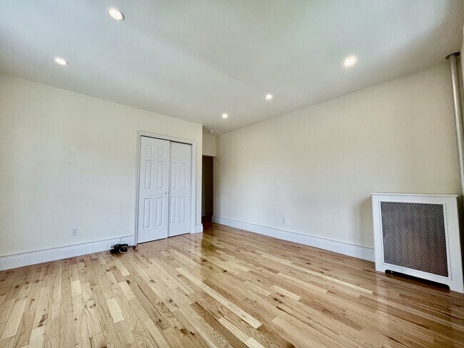 Photo - 935 St Nicholas Ave Unit 4C