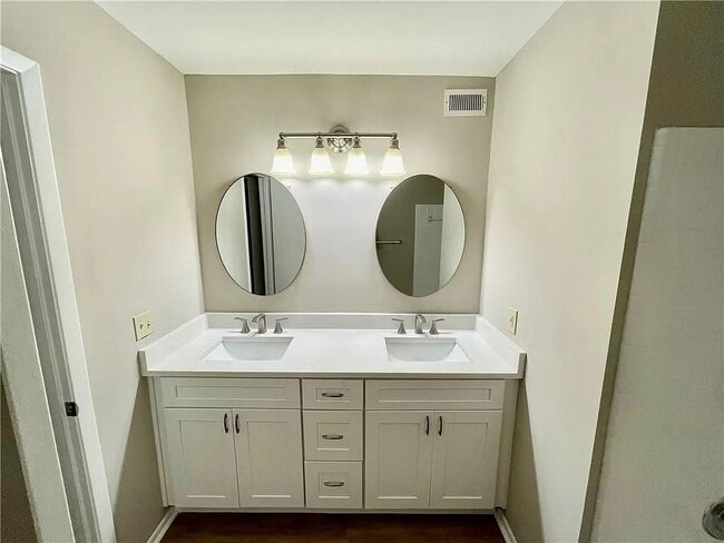 Photo - 27 Matawan Cir