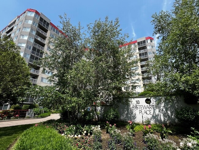 Building Photo - 10 Stewart Pl Unit 5CE Rental