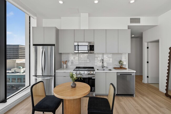 Quartz kitchen & bath countertops