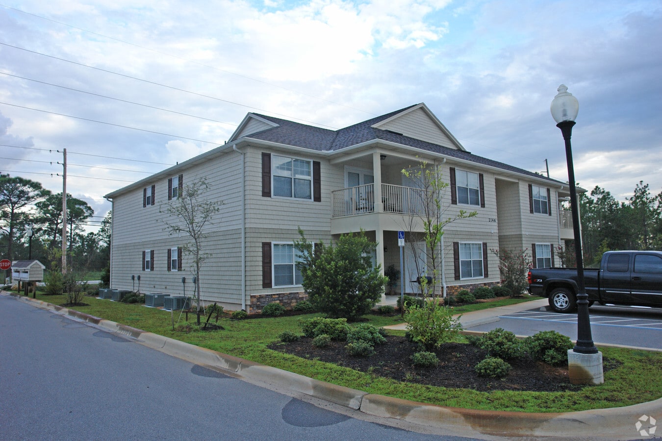 Creet's Crossing - Creet's Crossing Apartments