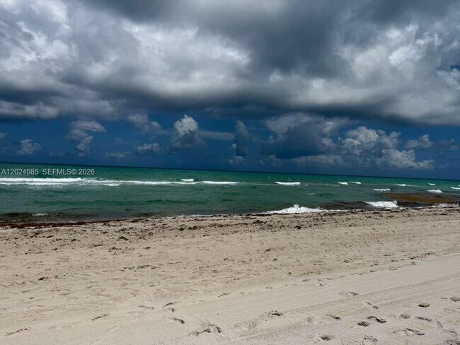 Photo - 5313 Collins Ave Unidad 1109