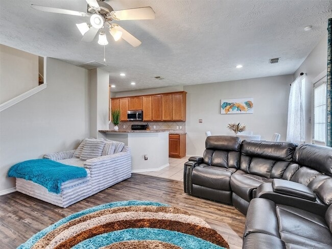 Photo - 11522 Hackmatack Way