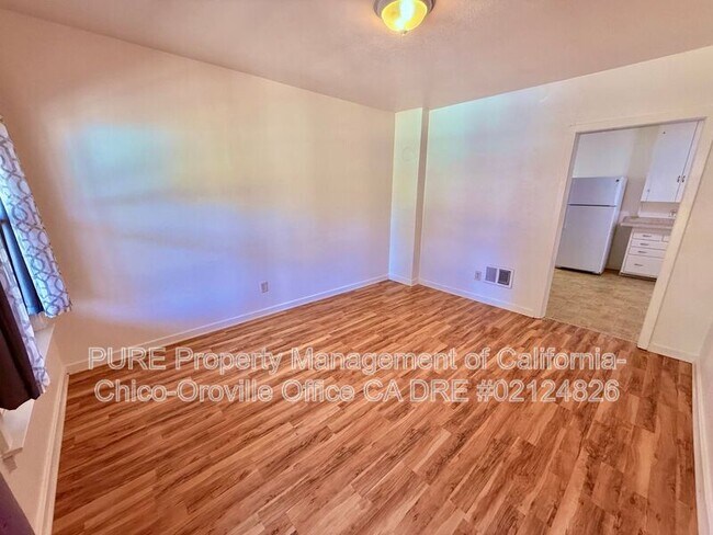 Photo - 1530 Bridge St