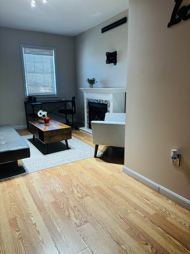 Photo - 65 Asti Ave Unidad Asti Avenue