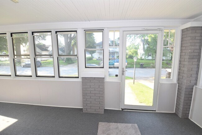 Photo - Near Notre Dame 2 Story 3 bedroom with 2 car garage