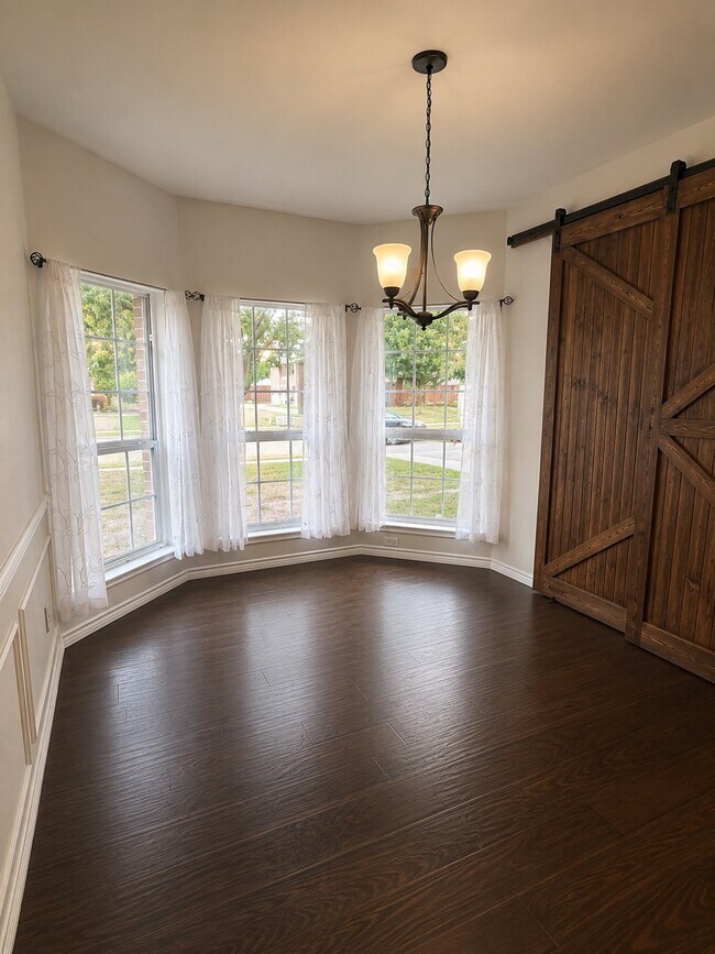 Photo - 1622 Lake Travis Dr