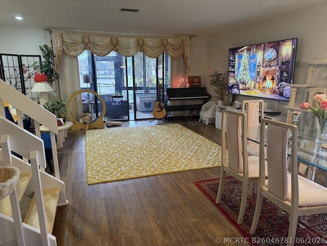 4587 Carambola Cir S
