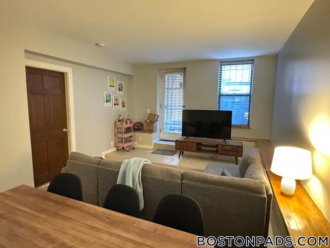 Building Photo - 28 Symphony Rd Unit 1