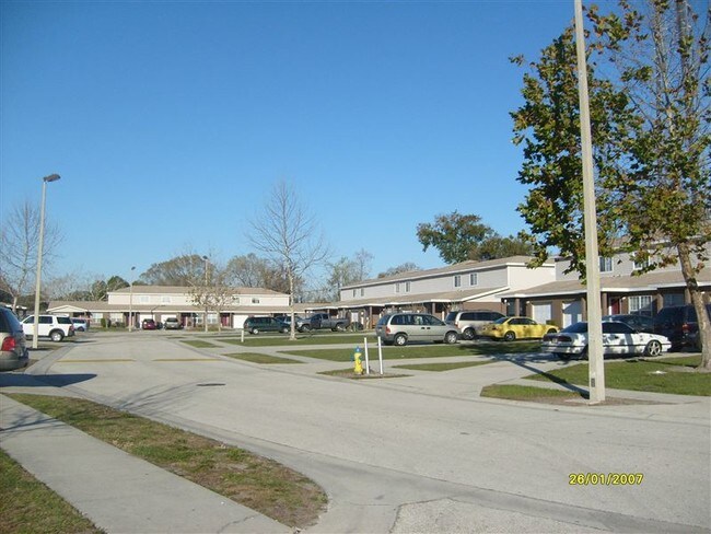 variedad de imágenes 93011 718 - Hickory Glen Townhomes