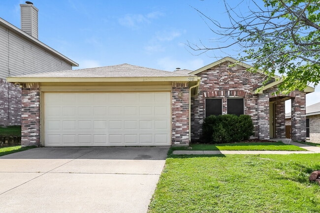 Photo - 5112 Royal Burgess Dr House