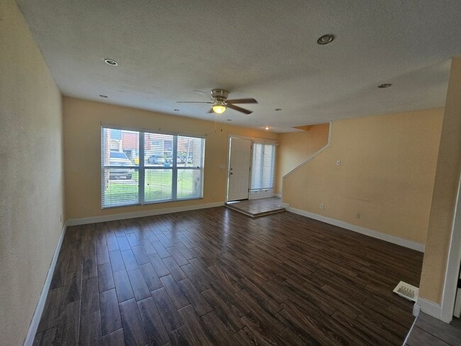 Photo - Arlington Townhome - 3 Bedroom 2.5 Bath