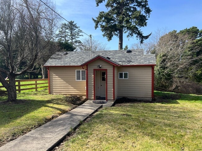 Photo - Cute cottage in Seal Rock!