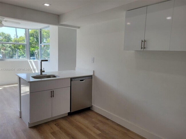 Photo - 16546 NE 26th Ave Unit 2I