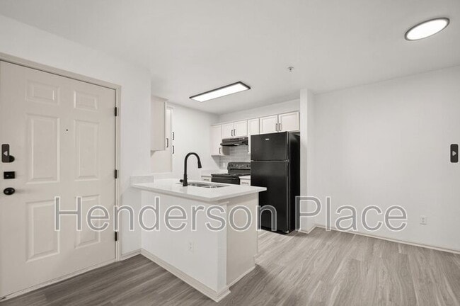 Building Photo - 170 Henderson St