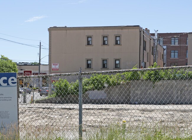 Building Photo - 1566-1574 Avenue Rd