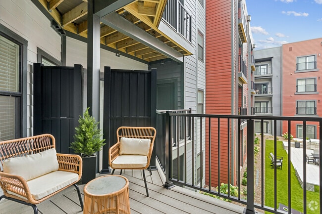 1BR, 1BA - 687SF - Balcony