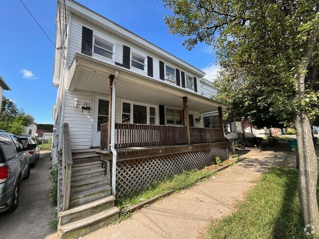 Building Photo - Newly Renovated 2 Bedroom Home