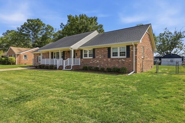 Photo - Stunning 4-Bedroom Waterfront Retreat with Modern Upgrades & Lake Living.