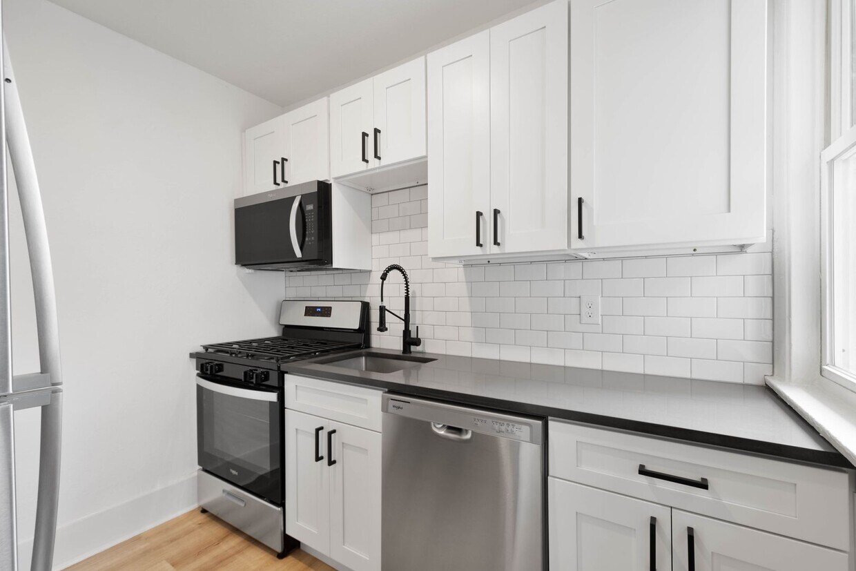 RENOVATED TOP TO BOTTOM! 2-BEDROOM IN THE ... - RENOVATED TOP TO BOTTOM! 2-BEDROOM IN THE ...