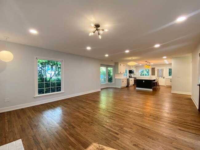 Photo - Gorgeous 2 bed home on the lake!!!