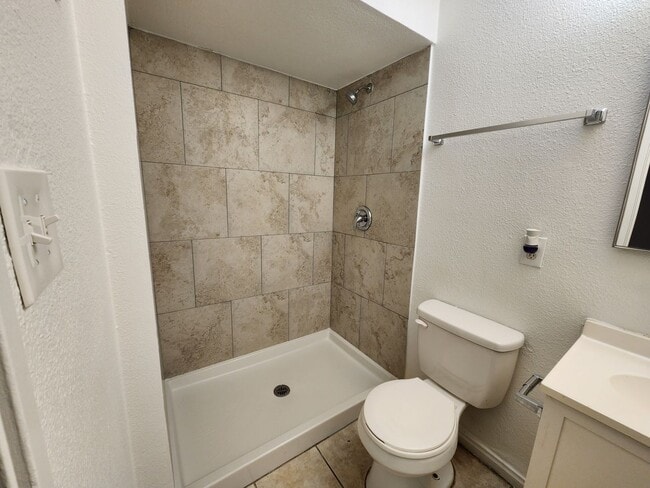 Photo - 1705 Breckenwood Ct Unidad 1